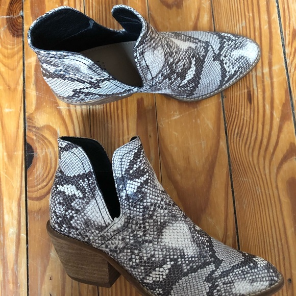 Faux Snakeskin Booties size 5.5 - Picture 4 of 7